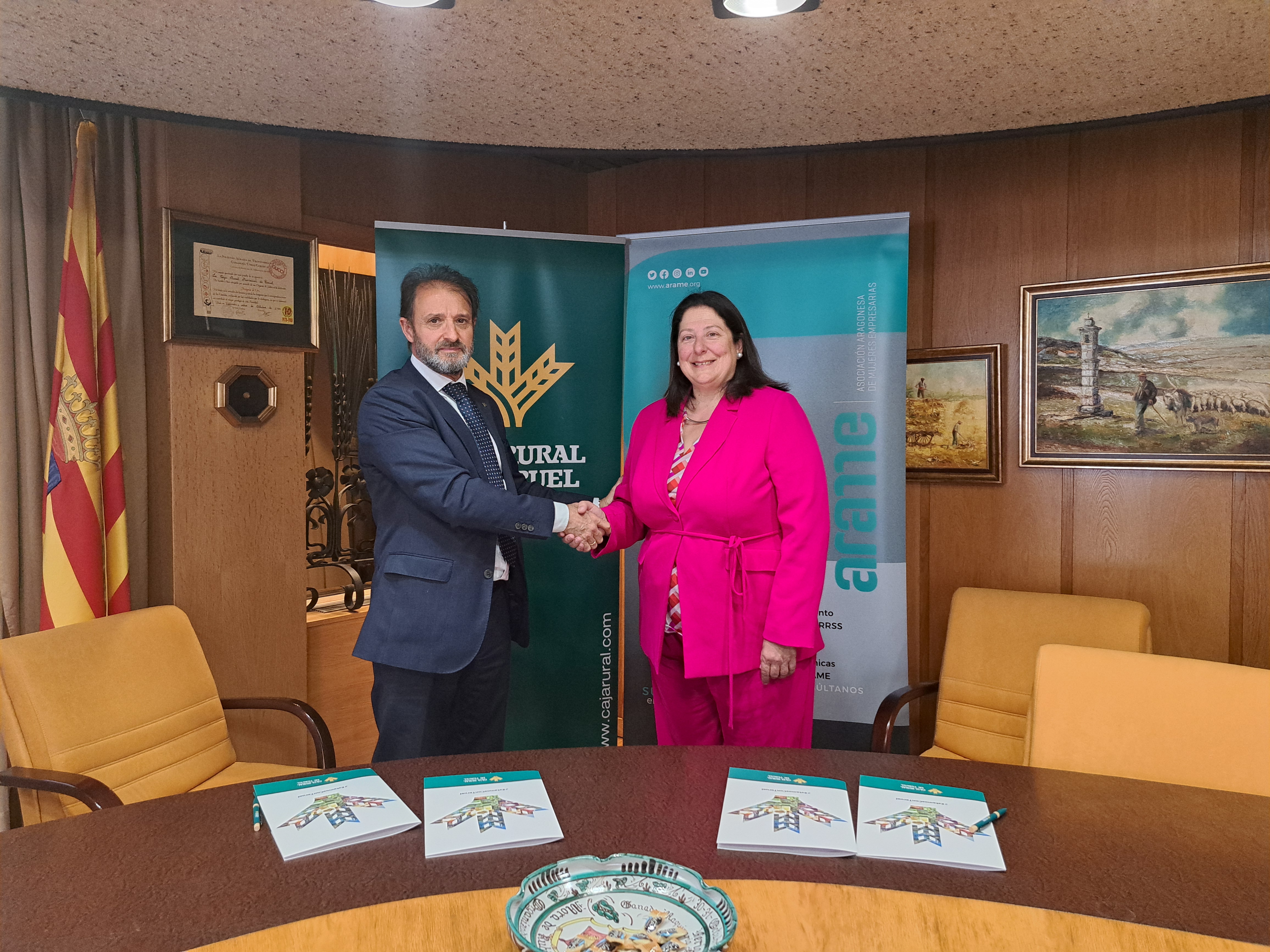 Caja Rural de Teruel renueva su convenio de colaboración con la Asociación Aragonesa de Mujeres Empresarias Caja Rural de Teruel renueva su convenio de colaboración con la Asociación Aragonesa de Mujeres Empresarias
