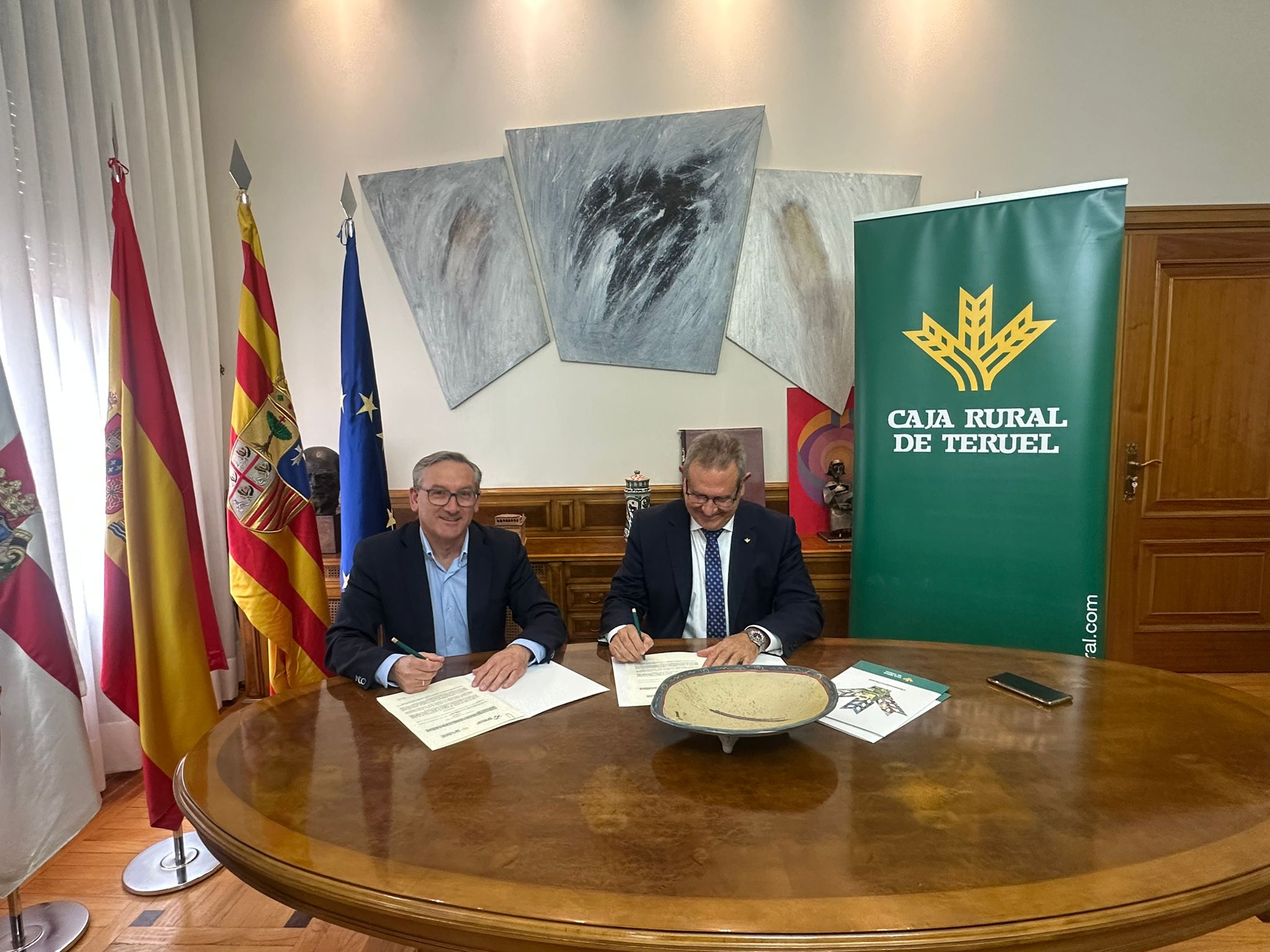La Diputación de Teruel y Caja Rural de Teruel renuevan el convenio para apoyar las ferias agropecuarias, agroalimentarias y medioambientales La Diputación de Teruel y Caja Rural de Teruel renuevan el convenio para apoyar las ferias agropecuarias, agroalimentarias y medioambientales