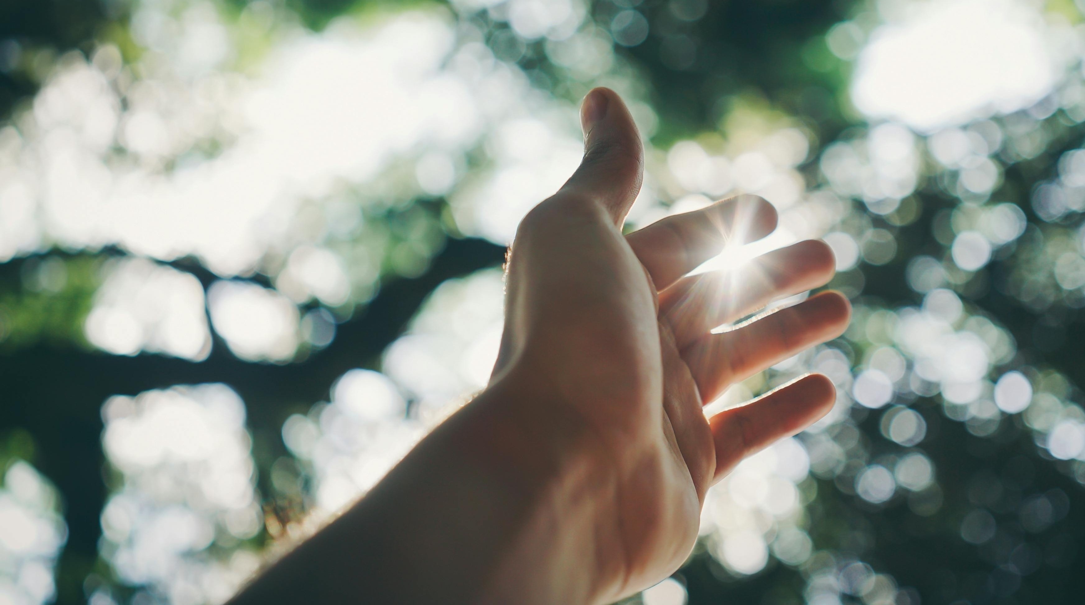 mano más cerca que nunca