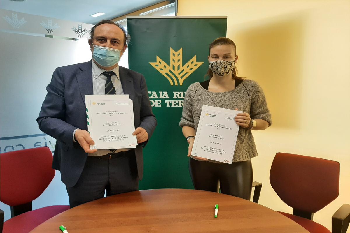 Caja Rural de Teruel muestra su apoyo a la asociación Apadrina un Olivo