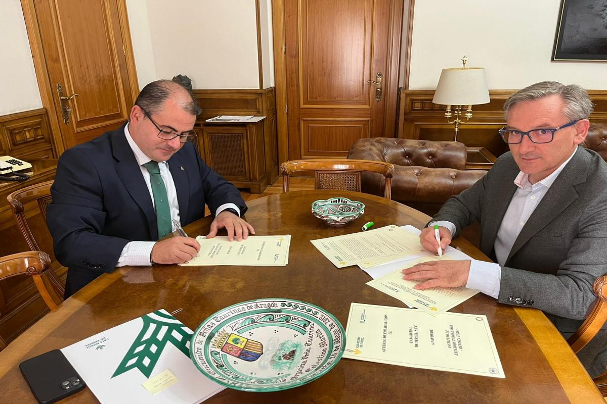 Diputación de Teruel y Caja Rural de Teruel firman un convenio de colaboración para apoyar la revista Turia