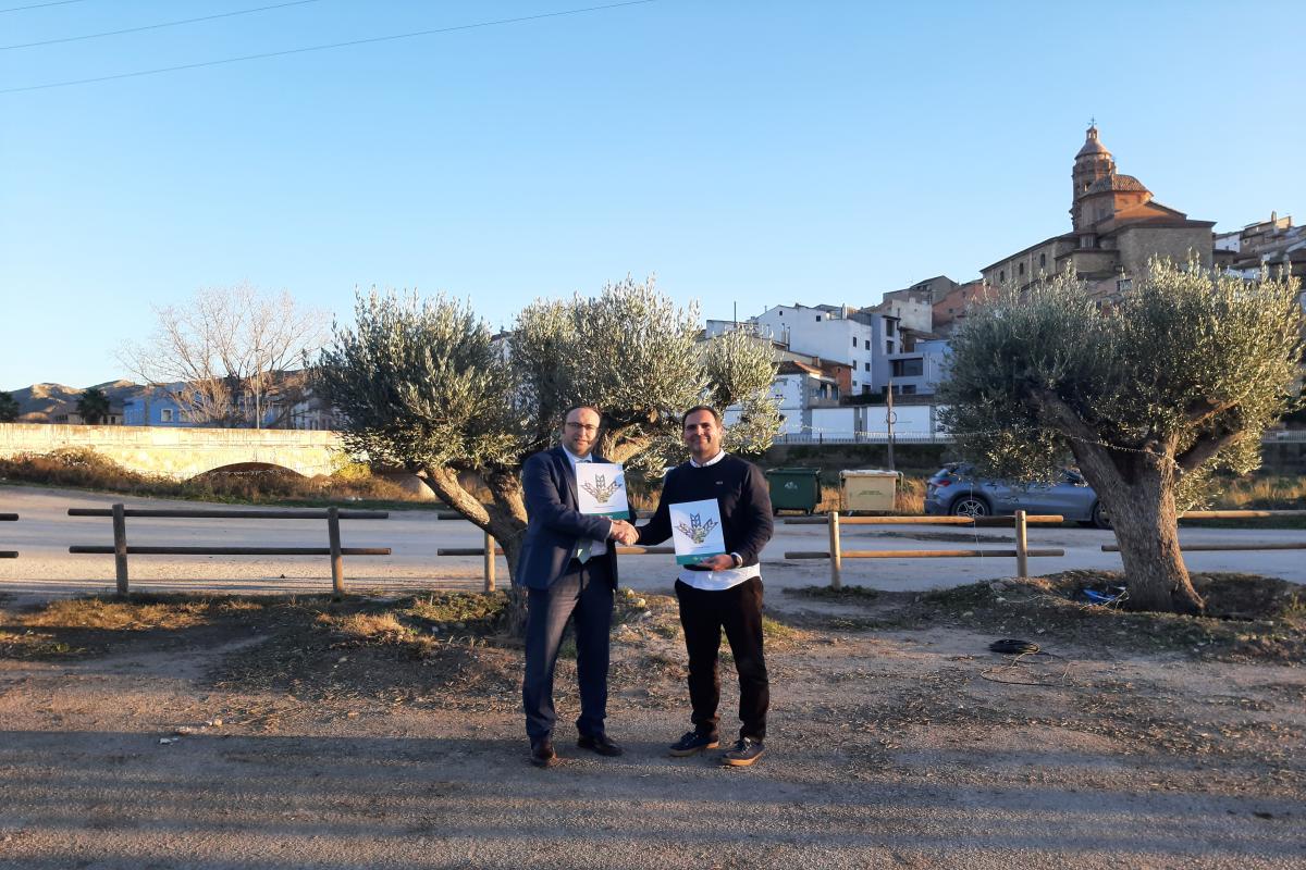 Caja Rural de Teruel y Apadrina un Olivo renuevan su convenio de colaboración