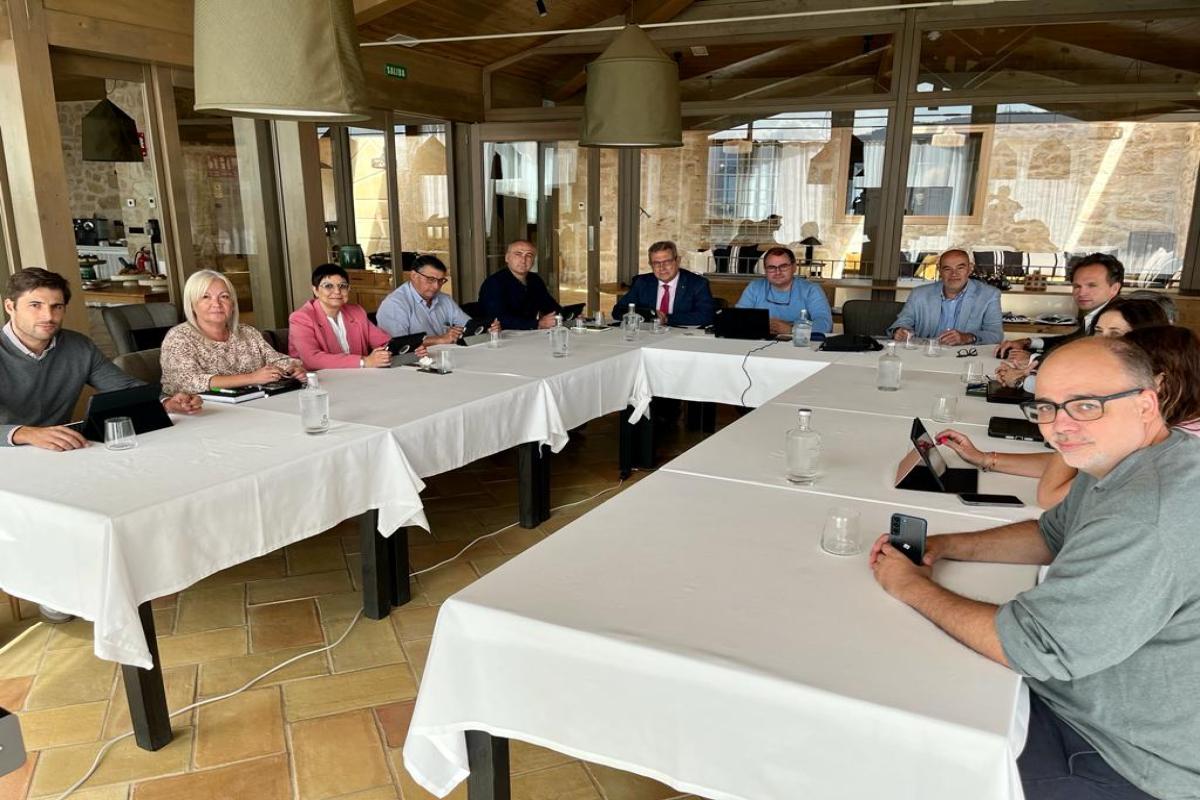El Consejo Rector de Caja Rural de Teruel realizó su reunión mensual en la Comarca del Matarraña