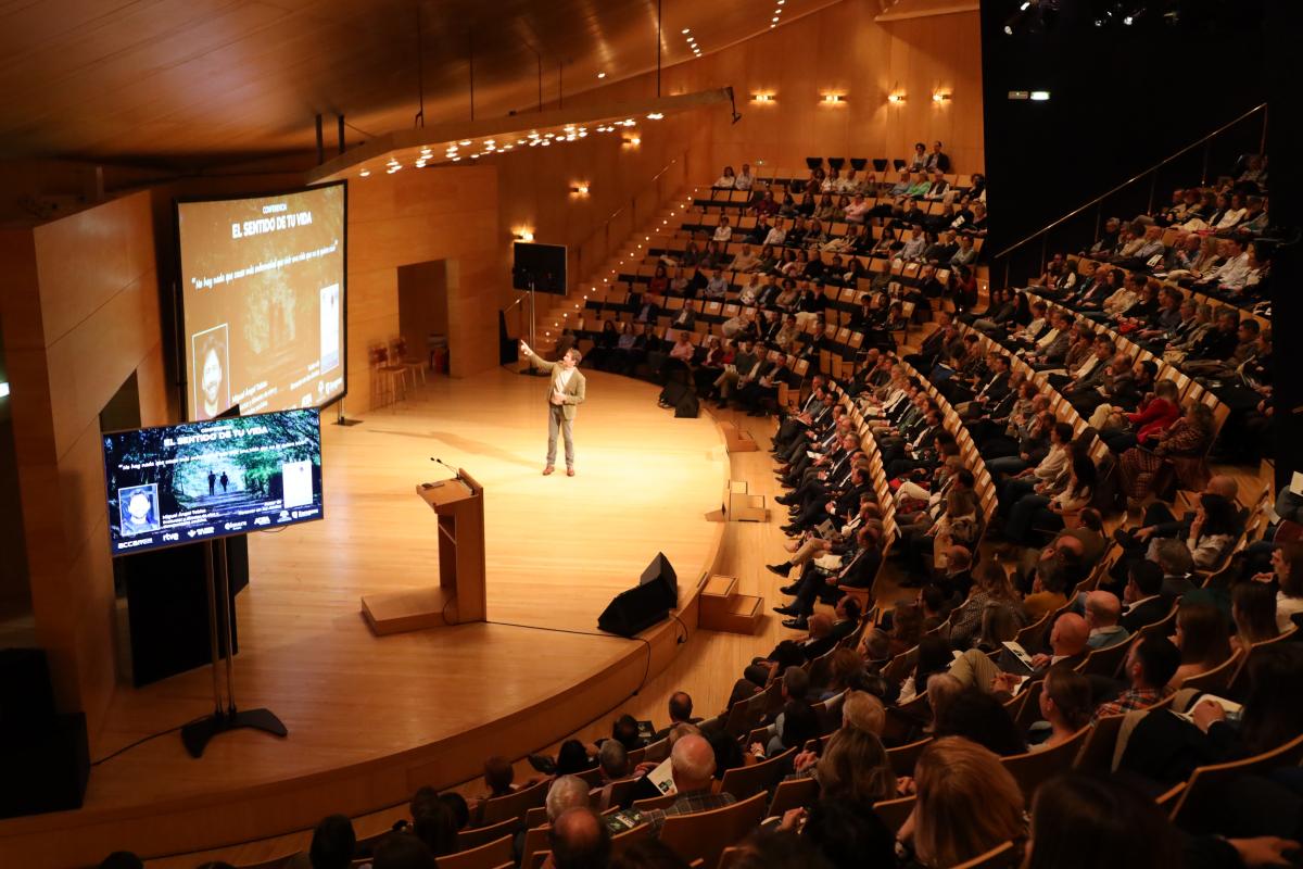 El mensaje transformador de “El Camino Interior” recala en jóvenes y representantes de la sociedad aragonesa