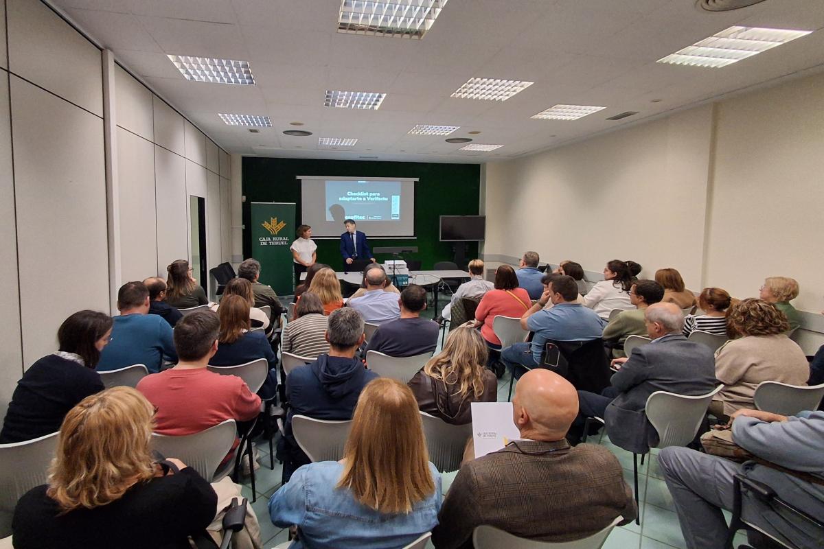Más de 300 empresas y autónomos conocen Verifactu con las jornadas informativas de Caja Rural de Teruel y Esofitec