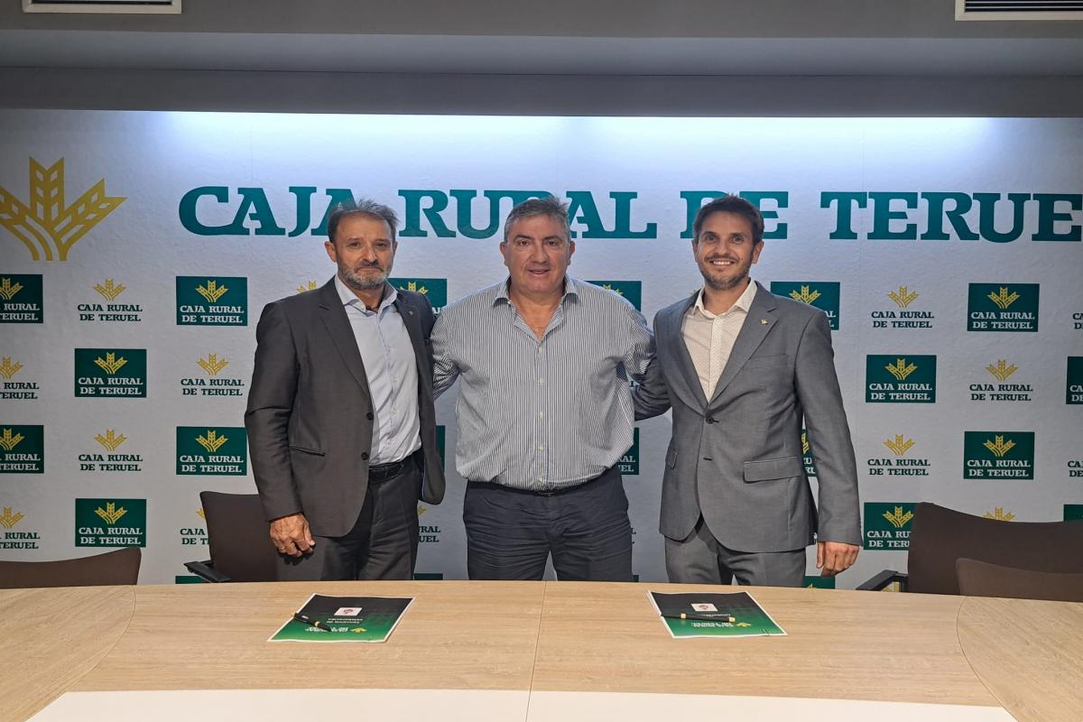 Caja Rural de Teruel firma un convenio de colaboración con el Club de Fútbol Calamocha 